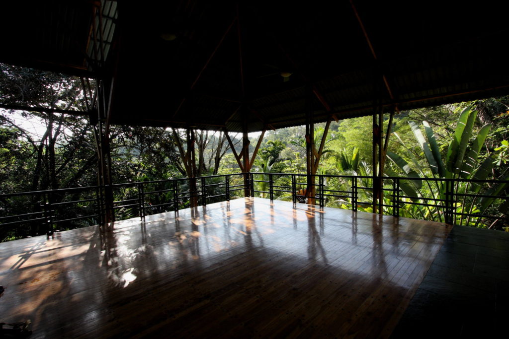 Find the top 10 yoga teacher training schools in Costa Rica